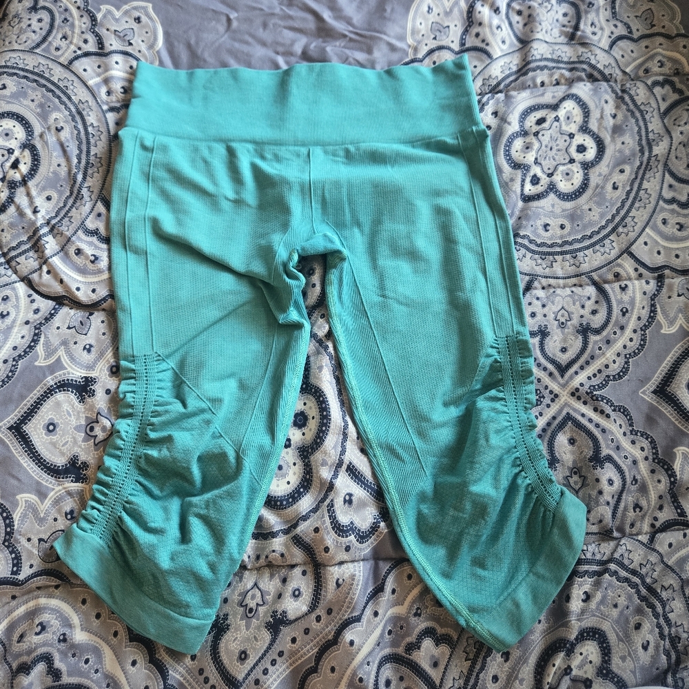 Lululemon Aqua/teal Crops Size 8